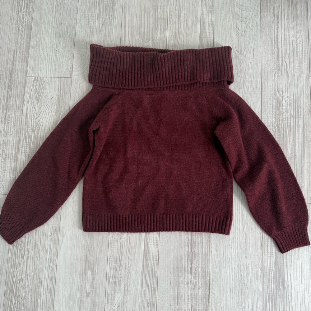 Abercrombie & Fitch off the shoulder Sweater